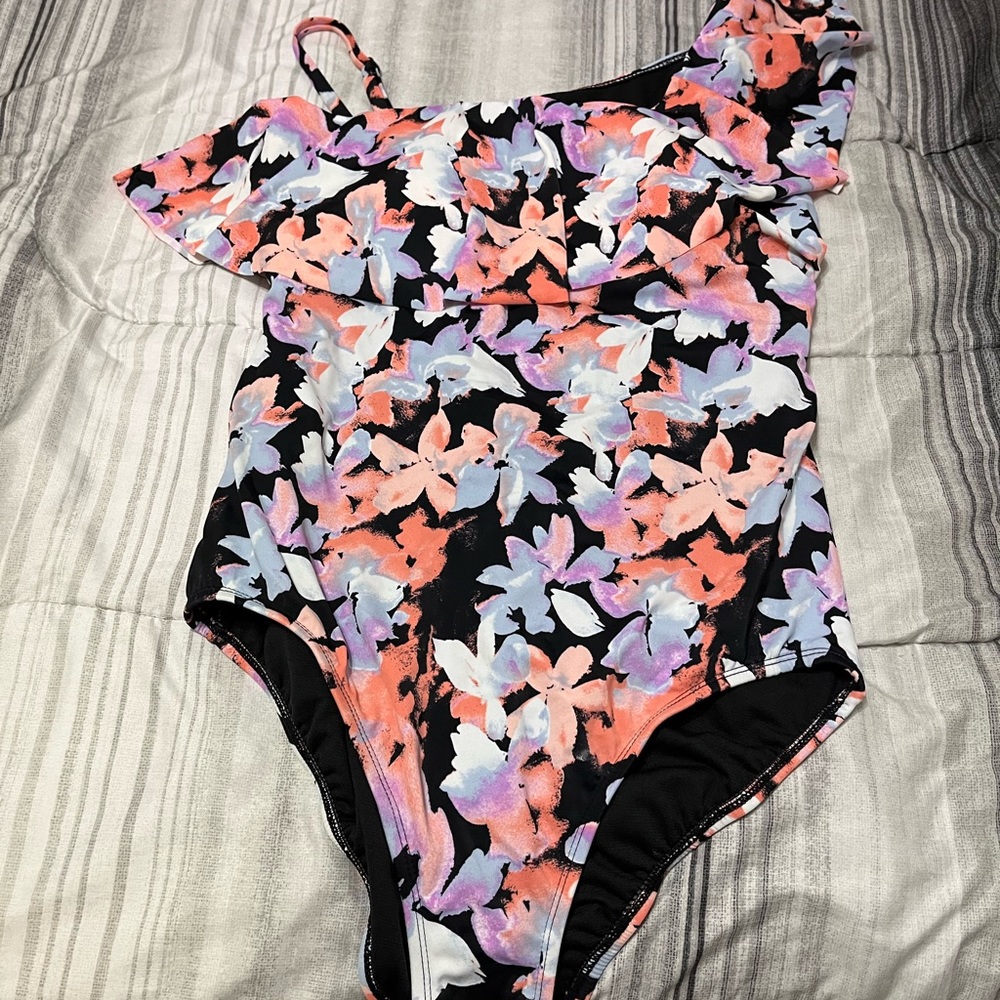 One shoulder bathing suit